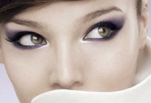 Макияж для серо-зеленых глаз: горечь шоколада или нежность персика?