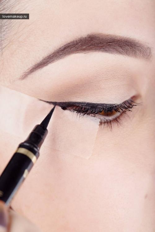 Макияж для глаз с помощью скотча. Как научиться ровно рисовать стрелки с помощью обычного скотча - фото инструкция!