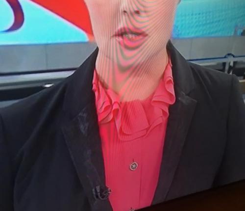 Стилистов Екатерины Андреевой раскритиковали за макияж и одежду ведущей. «Тренировочные штаны и босоножки уборщицы». ФОТО