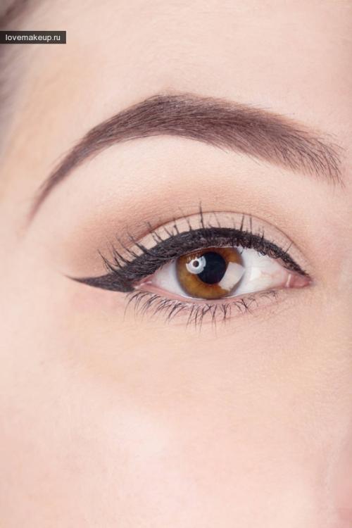 Макияж для глаз с помощью скотча. Как научиться ровно рисовать стрелки с помощью обычного скотча - фото инструкция!