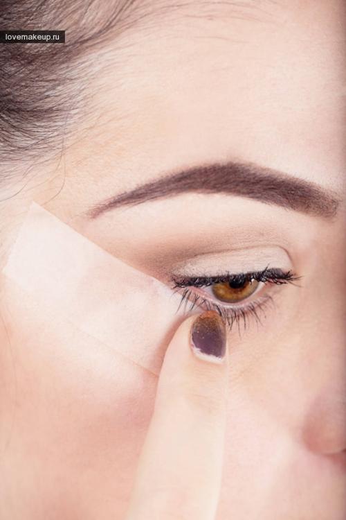 Макияж для глаз с помощью скотча. Как научиться ровно рисовать стрелки с помощью обычного скотча - фото инструкция!