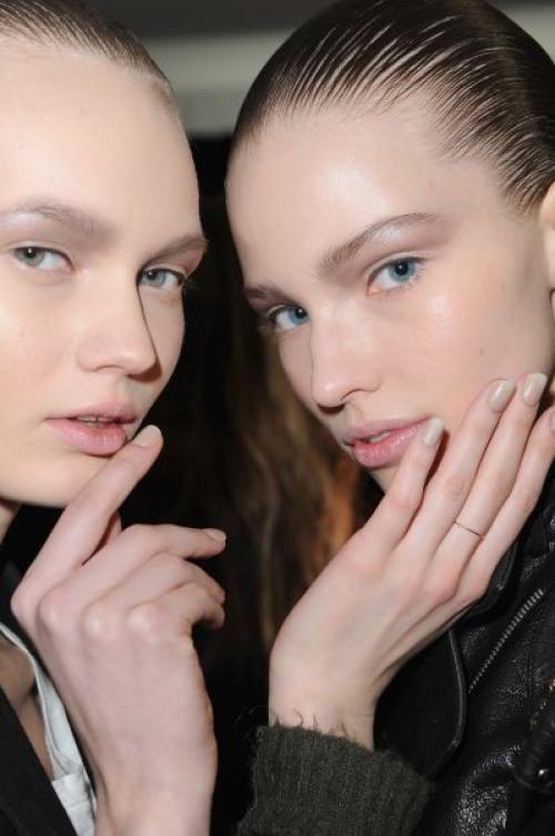 Праймер и база под макияж это одно и тоже. Праймер и база для ногтей: в чем разница?