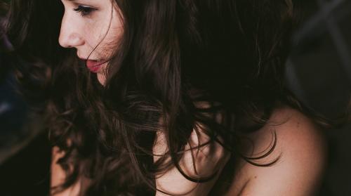 Как визуально уменьшить нос с помощью прически? Советы стилиста