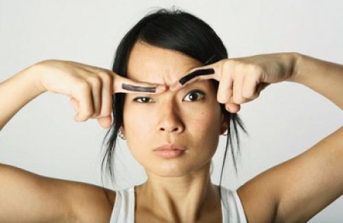 Значение бровей на лице. Невербальное общение