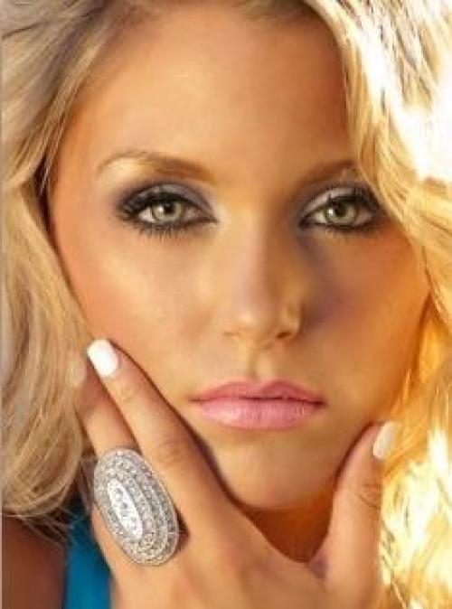 Тени Какого цвета подходят к зеленым глазам и русым волосам. Макияж для зеленых глаз и русых волос: подбираем верные оттенки