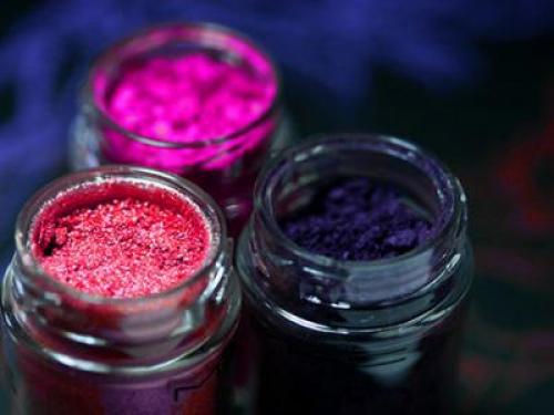 Пигменты в макияже где применяются. Как правильно использовать пигменты в макияже?