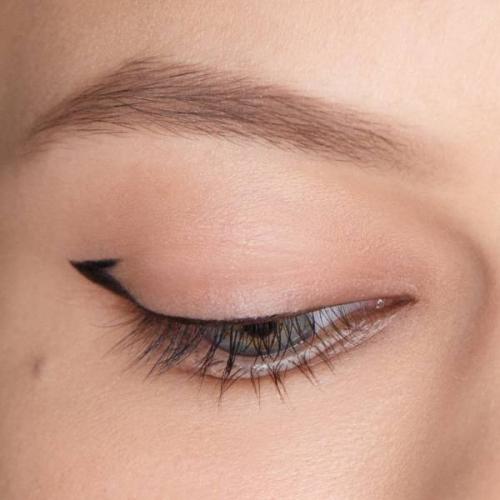 Макияж для глаз с опущенными уголками и нависшим веком. Макияж со стрелками для нависшего века