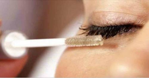 Как отрастить ресницы без масел. Растут словно бешеные: как вырастить длинные и густые ресницы за копейки!