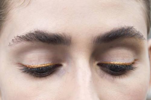 Серебряный карандаш для карих глаз. Какой карандаш подходит для карих глаз?