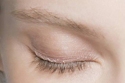 Какой карандаш подходит для карих глаз?