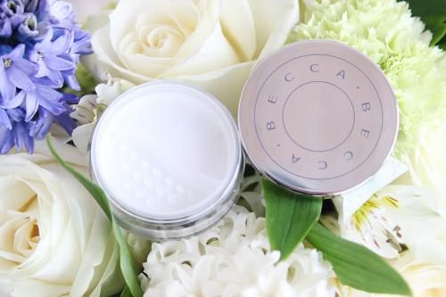 Осветляющая пудра под глаза. Пудра под глаза Becca Under Eye Brightening Setting Powder — отзыв