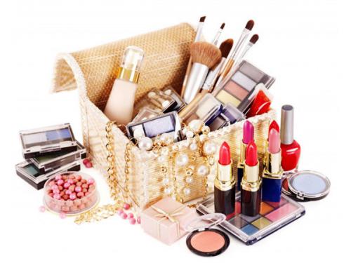 Что должно быть в косметичке у новичка. Косметика для тона лица: что должно быть