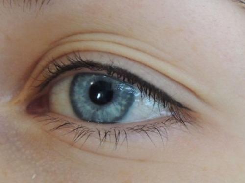 Татуаж глаз стрелки до и после. Татуаж глаз на фото