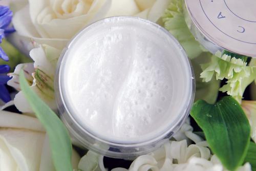 Осветляющая пудра под глаза. Пудра под глаза Becca Under Eye Brightening Setting Powder — отзыв