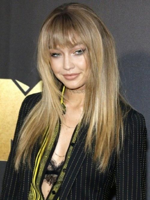 Как вытянуть круглое лицо с помощью прически. Как скрыть недостатки круглого лица с помощью прически?