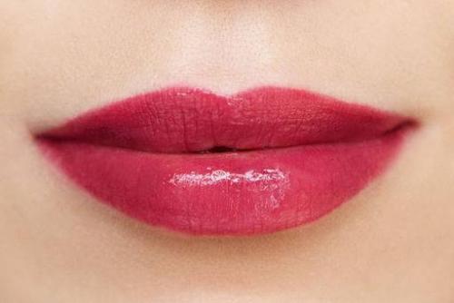 Макияж глаз под красные губы. Макияж с красной помадой: фотоинструкция