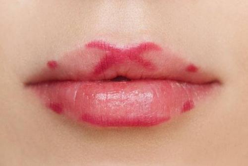 Макияж глаз под красные губы. Макияж с красной помадой: фотоинструкция