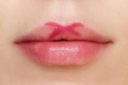 Макияж глаз под красные губы. Макияж с красной помадой: фотоинструкция