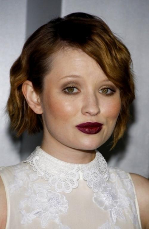 Как вытянуть круглое лицо с помощью прически. Как скрыть недостатки круглого лица с помощью прически?