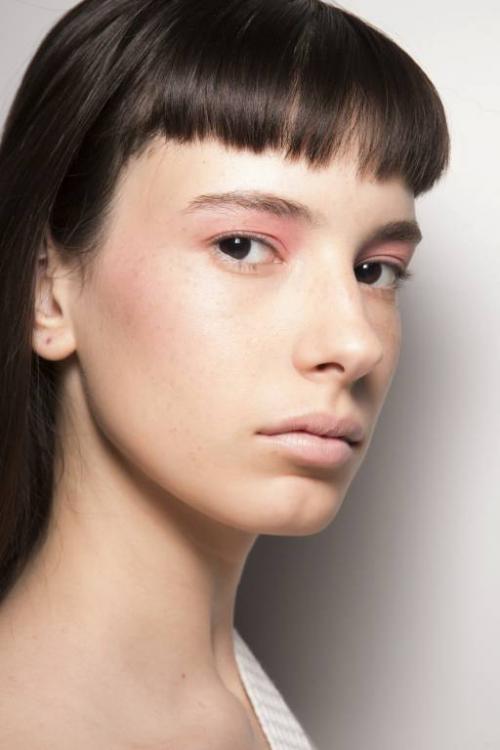 Как подчеркнуть глаза карандашом естественно. Как подчеркнуть цвет глаз с помощью макияжа?