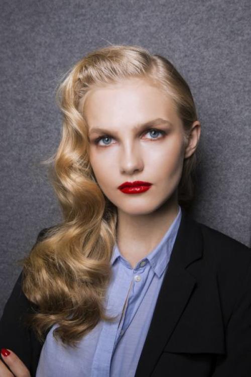 Макияж с красной помадой для блондинок. Как правильно выбрать красную помаду блондинке?