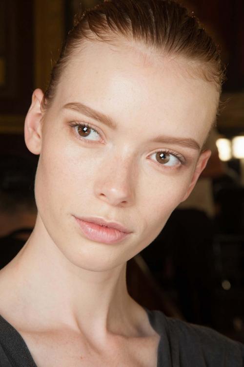 Корейские брови 2019. Прямая форма бровей как главный бьюти-тренд 2019 года