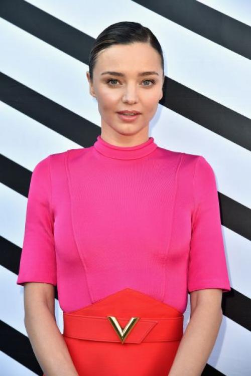 Как вытянуть круглое лицо макияж. Как визуально вытянуть круглое лицо?