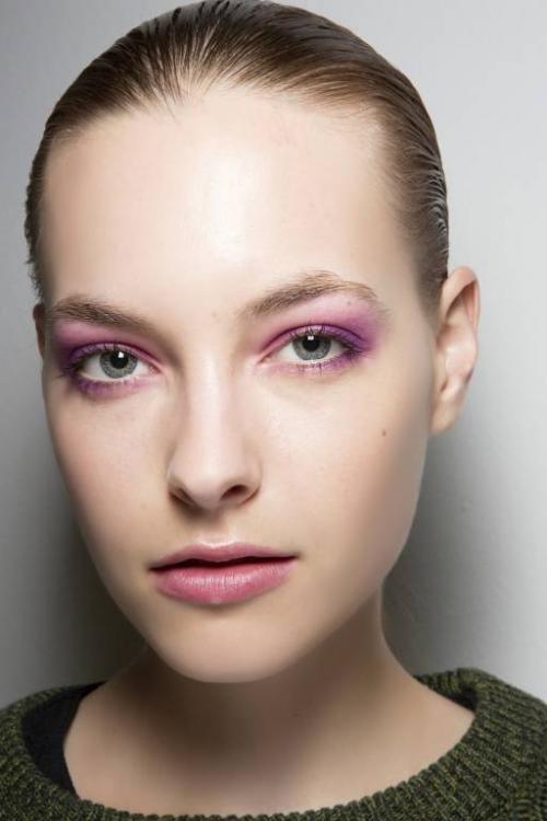 Как подчеркнуть глаза карандашом естественно. Как подчеркнуть цвет глаз с помощью макияжа?