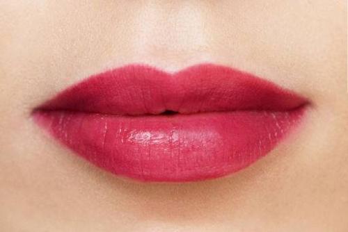 Макияж глаз под красные губы. Макияж с красной помадой: фотоинструкция