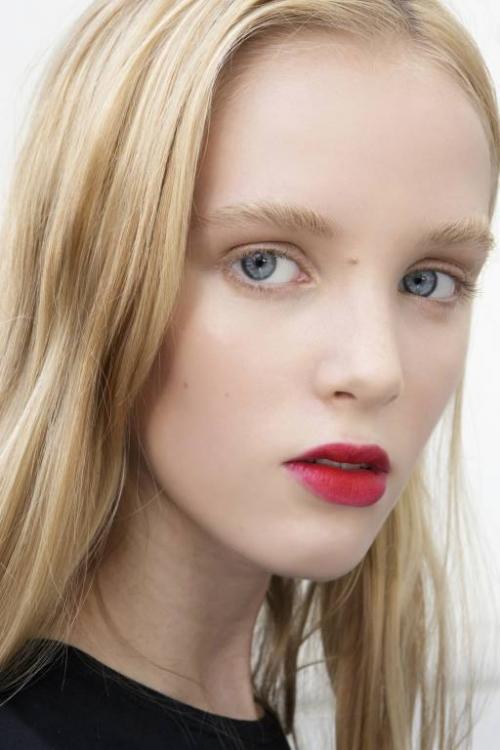 Макияж с красной помадой для блондинок. Как правильно выбрать красную помаду блондинке?