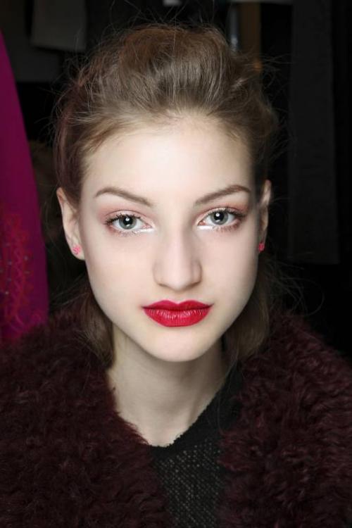 Белый карандаш для глаз: зачем нужен и как его использовать?