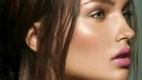 Куда наносить хайлайтер с блестками. Создаем спецэффекты: куда наносить хайлайтер и схема расположения продукта на лице