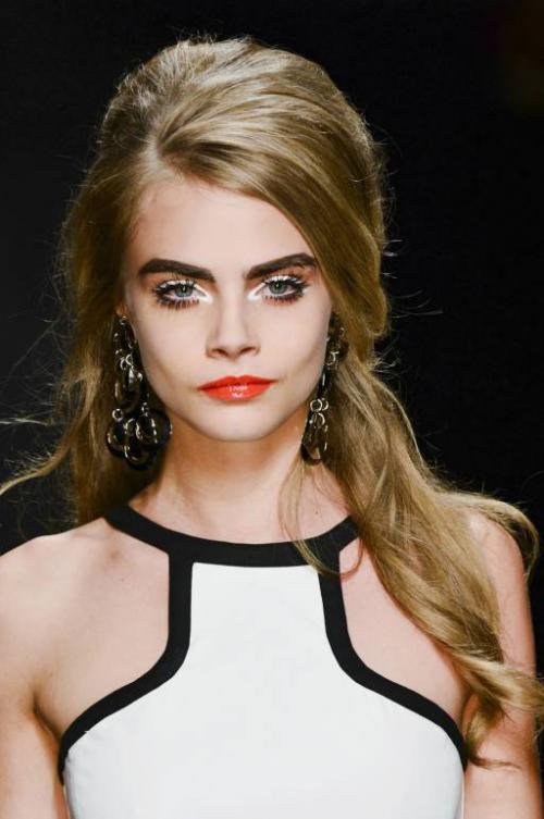 Белый карандаш для глаз: зачем нужен и как его использовать?