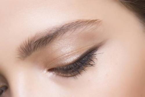 Зеленая подводка для глаз. Для чего нужны цветные подводки? Инструкция