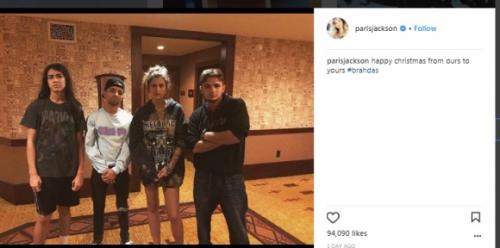 Какой цвет глаз был у майкла джексона.