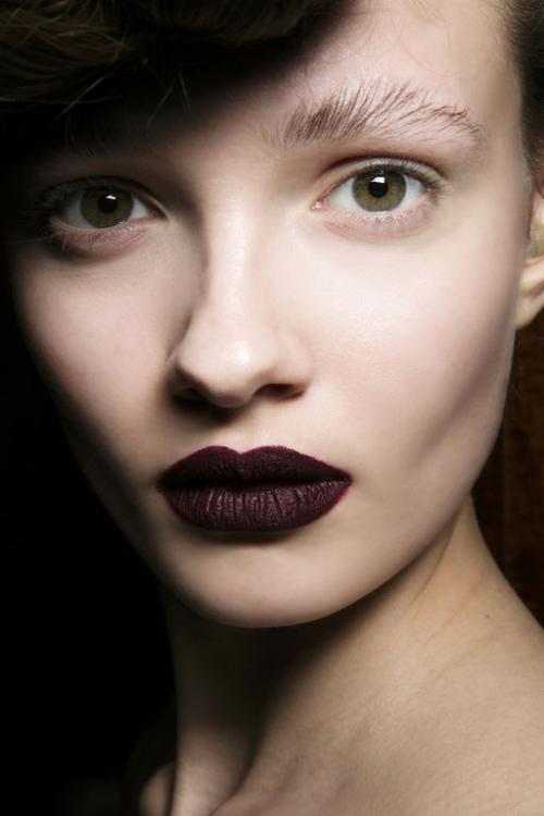 Макияж в стиле вамп пошагово. Главные признаки