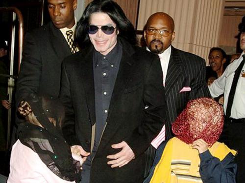 Майкл Джексон цвет кожи в детстве. Журналисты разузнали, по какой причине у всех детей Майкла Джексона кожа белого цвета