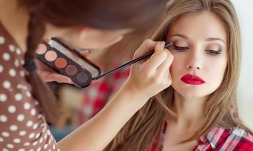 Реклама визажиста пример. Как рекламировать услуги профессионального макияжа в салоне красоты?