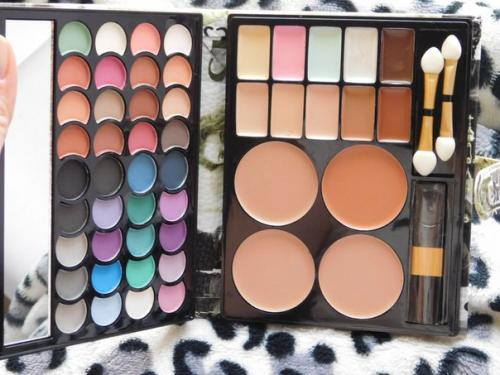 Базовая палетка теней для визажиста. Как правильно выбрать профессиональные тени для макияжа век и бровей