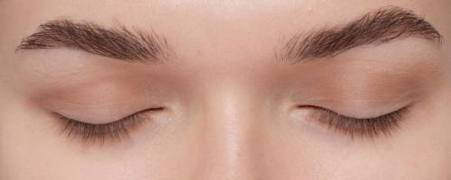 Макияж для близко посаженных глаз с нависшим веком. Макияж с нависшим веком: пошаговые техники выполнения