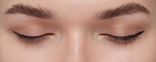 Макияж для близко посаженных глаз с нависшим веком. Макияж с нависшим веком: пошаговые техники выполнения