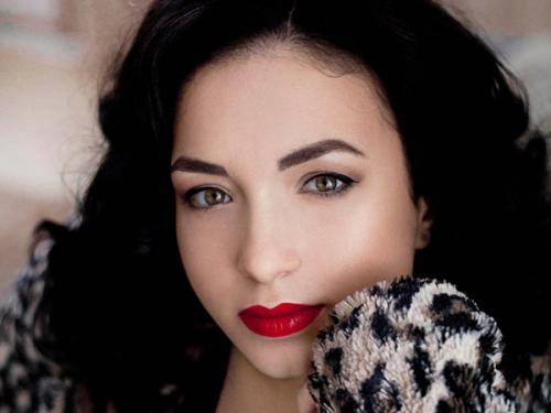 Макияж вамп пошагово. Макияж для роковой красотки: Дивный мастер-класс