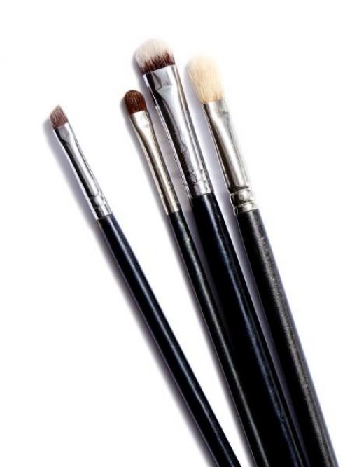 Какие кисти нужны для макияжа глаз для начинающих. Как выбрать кисти для макияжа глаз?