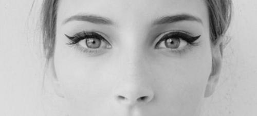 Звезды с близко посаженными глазами. Как сделать стрелки для разной формы глаз