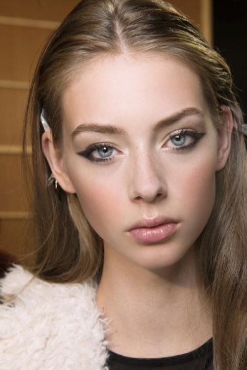 Как быстро сделать макияж. Как сделать повседневный макияж за 1 минуту?