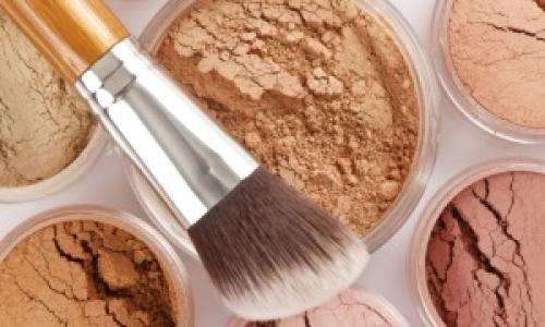 Худое лицо с помощью макияжа. Какие средства потребуются?