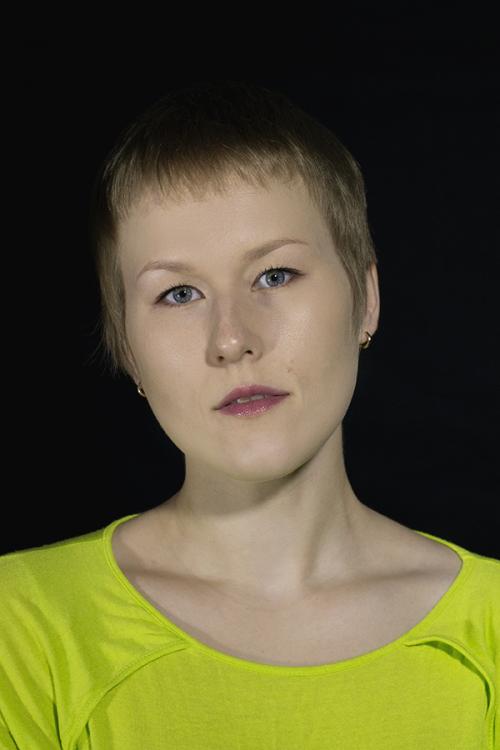 Дымчатая стрелка на каждый день: нависающее веко.