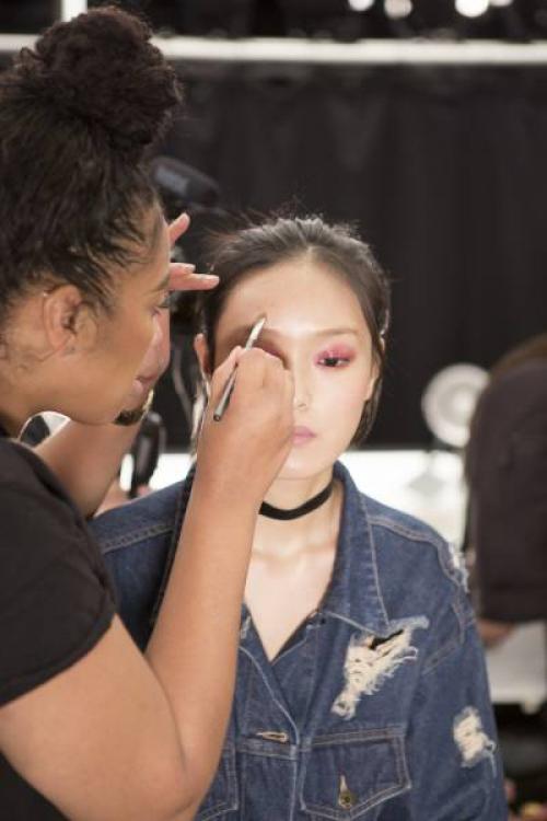 Какие кисти нужны для макияжа для начинающих. Какие бывают кисти для макияжа?