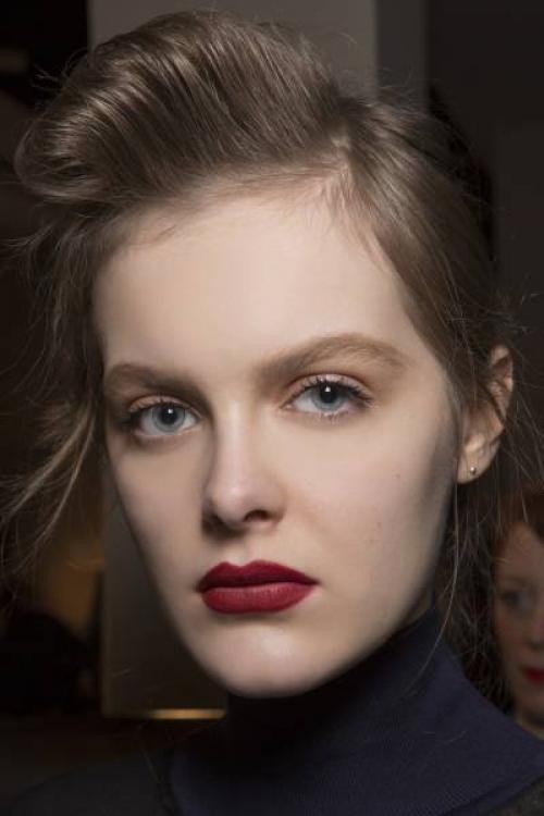 Красная помада, как правильно носить. Как подобрать красную помаду под цвет кожи?