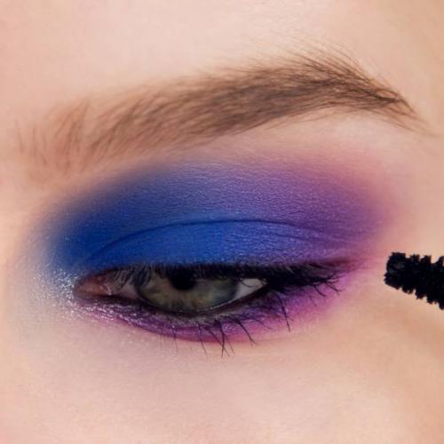 Профессиональный макияж для голубых глаз. Популярные техники макияжа глаз
